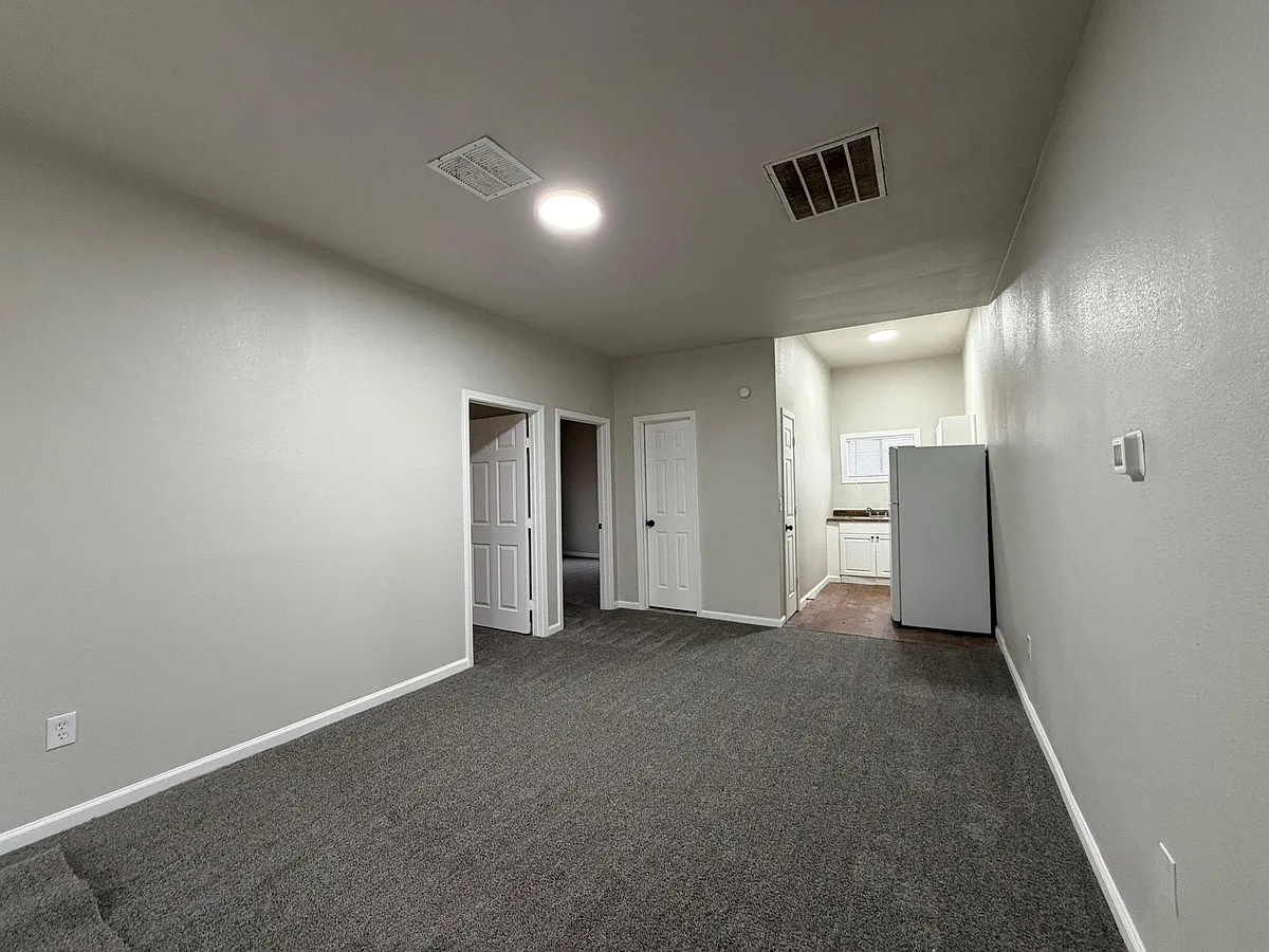 Building Photo - 3710 Holmes Rd #A