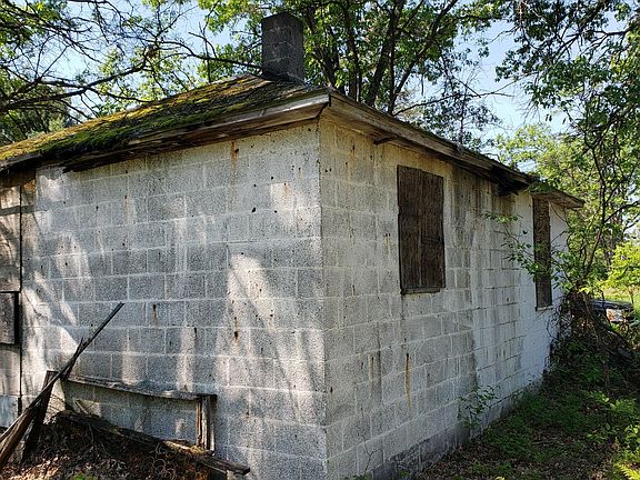 4th image of 90 E Parkdale Dr