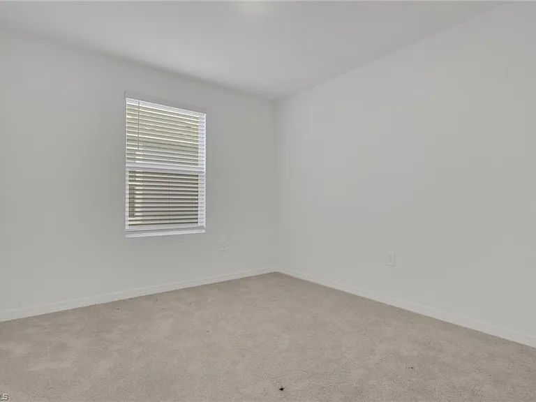 19550 Fairhill Ct — Photo 23