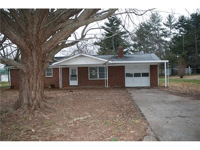 107 Oak Ave photo 1