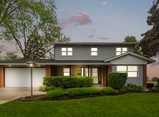 699 Chelmsford Ln, Elk Grove Village, IL 60007