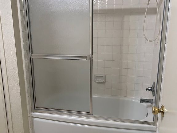 3rd image of 2556 Robinson Ave APT 3