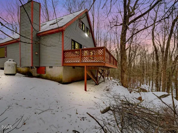 642 Lakeview Dr E, Lake Ariel, PA 18436