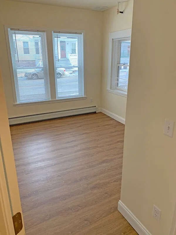 3 bed, 1.0 bath, $3,450 — Photo 4