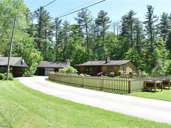 2920 River Glen Dr, Austinburg, OH 44010