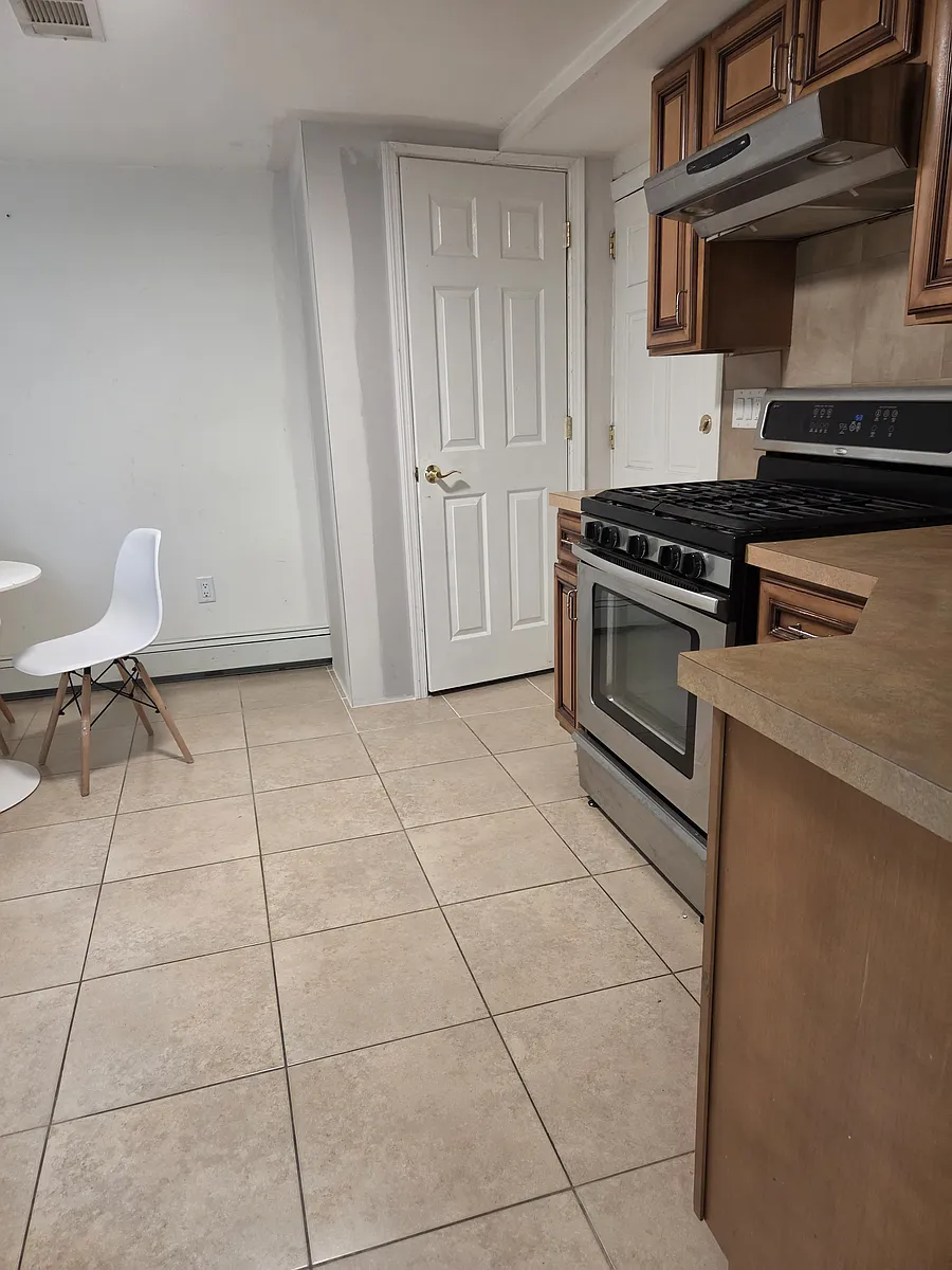 Building Photo - 456 Morse Ave #G
