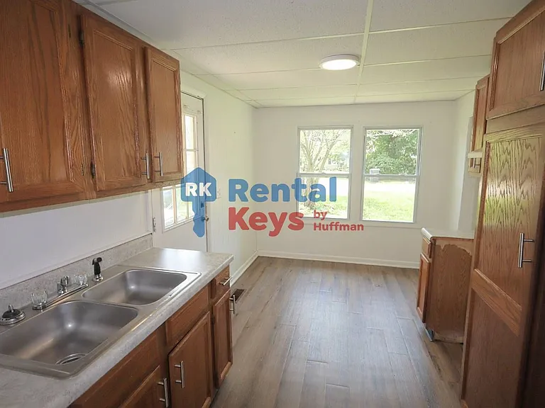 2114 Cass Ave — Photo 3