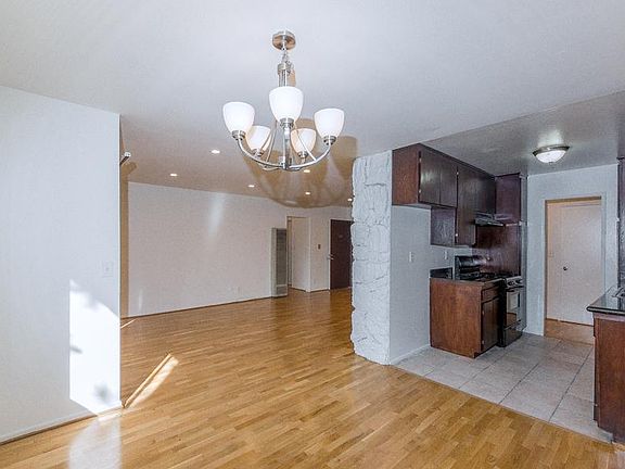 3rd image of 11545 Moorpark St #13