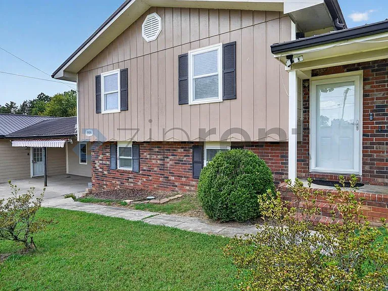 906 Diamond Cir — Photo 3