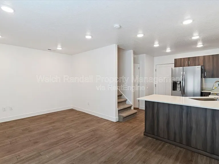 1173 W Shady Brook Ln #11 — Photo 5