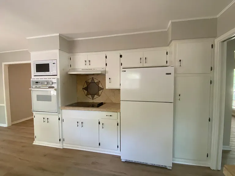 8708 Azalea Trl — Photo 15