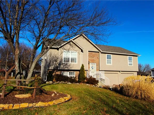 600 Hidden Valley Dr, Tonganoxie, KS 66086