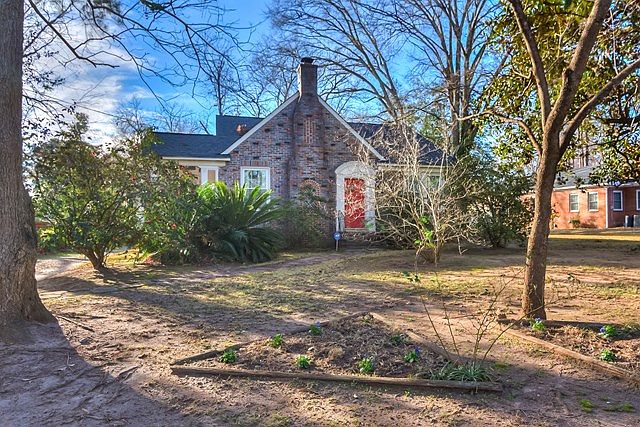 1st image of 2326 Redwood Dr