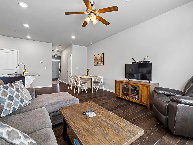 1045 Enclave Ave — Photo 11