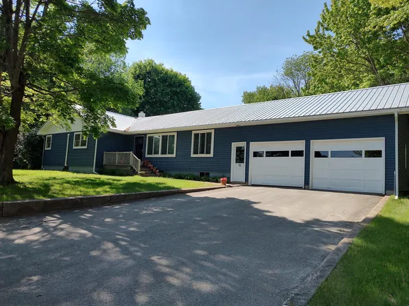 15 Maple St, Dannemora, NY 12929