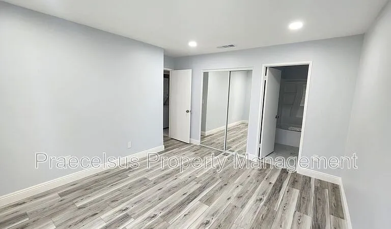 2047 Lakeridge Cir #104 — Photo 13
