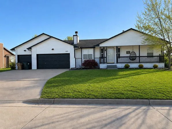 605 Clover Ln, Hesston, KS 67062