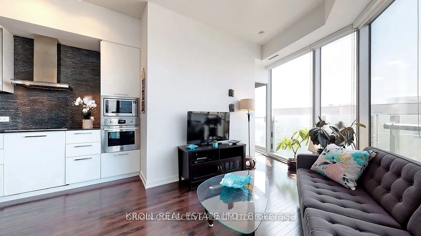 ICE Condos — Photo 3