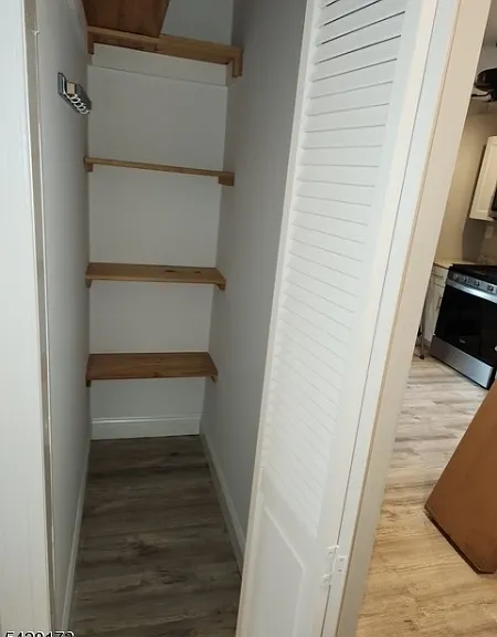 145 W Clinton St — Photo 6