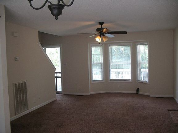 4th image of 1698 Sparkleberry Dr