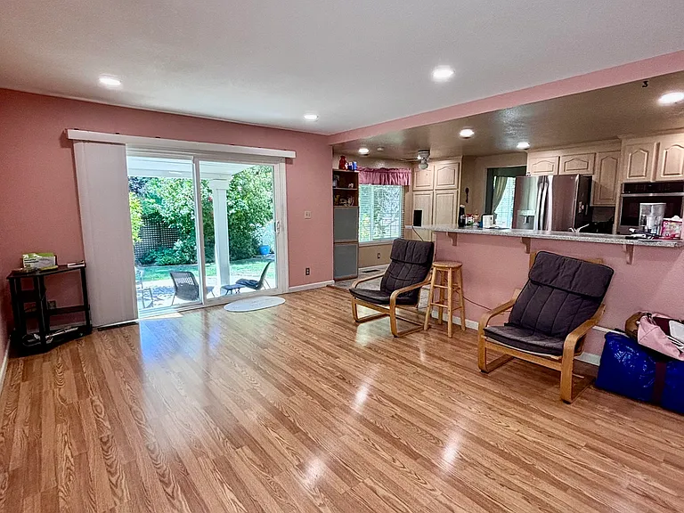 1084 Sunrise Dr — Photo 8
