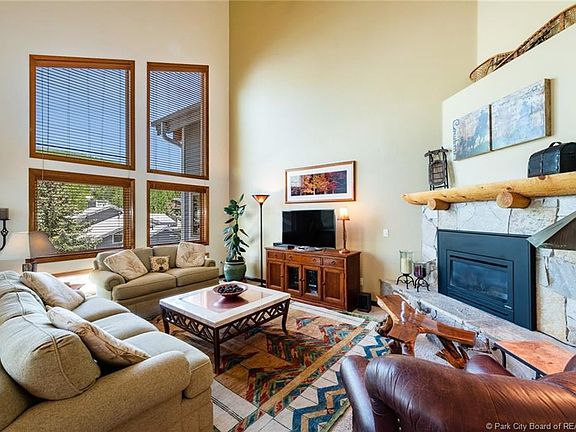 2nd image of 1072 Stonebridge Dr