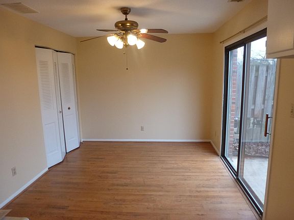 3rd image of 98 Greenwood Trl N