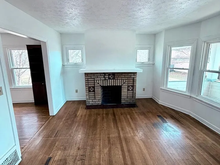 14221 Glenside Rd — Photo 8