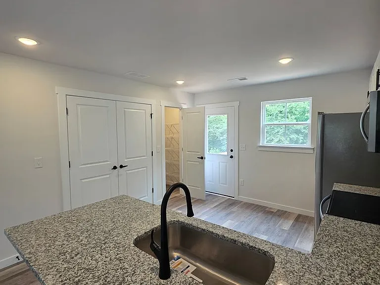 271 Vanderbilt Rd — Photo 5