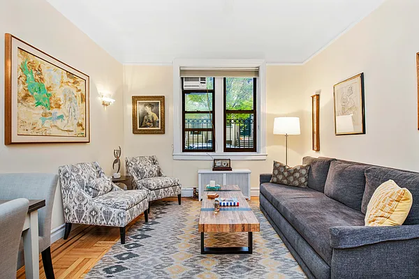 Sold by Stuart Shapiro, LREB | media 1