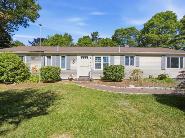 179 Sheaffer Rd, Centerville, MA 02632