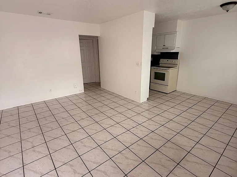 2501 Pierce St #6 — Photo 4