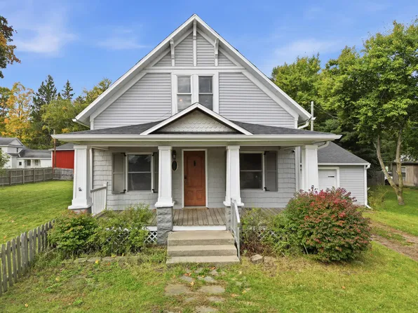 117 Cass St, Howard City, MI 49329