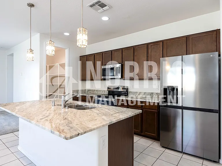 336 E Hawaii Dr — Photo 7