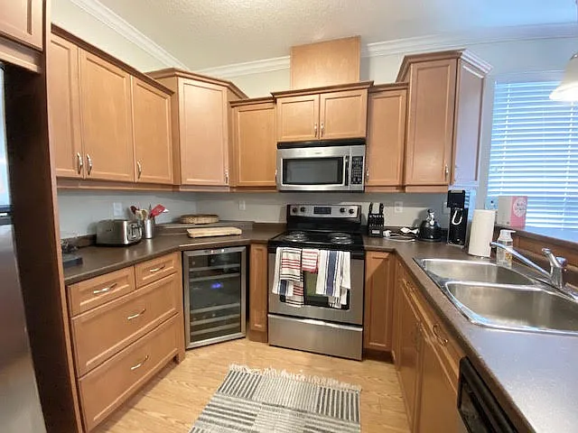 435 Colborne St — Photo 8
