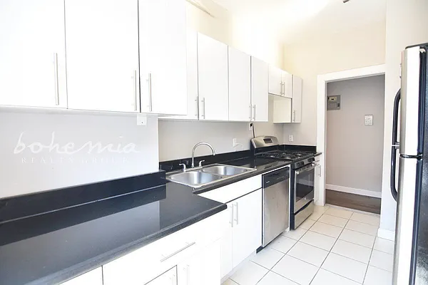 Rented by Bohemia Realty Group | media 2