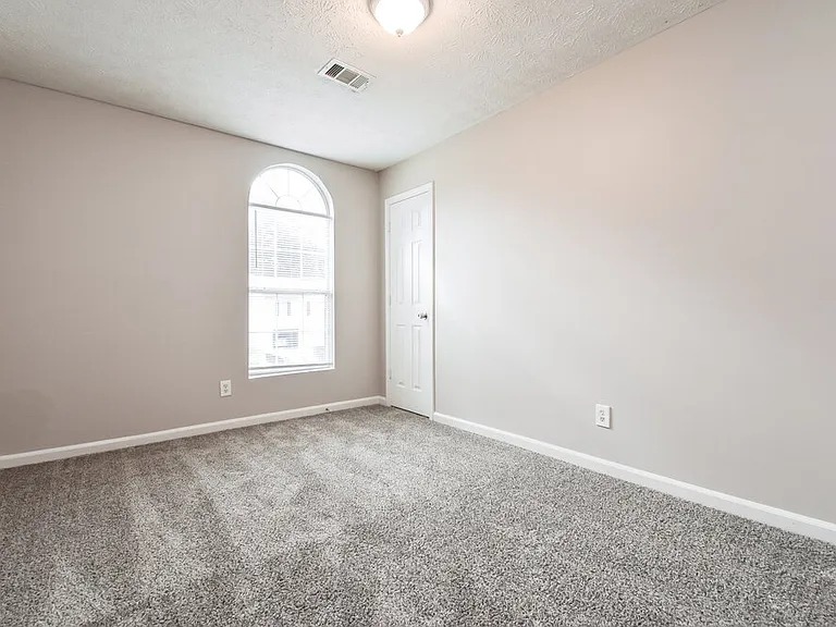 1322 Sandybrook Ct — Photo 14