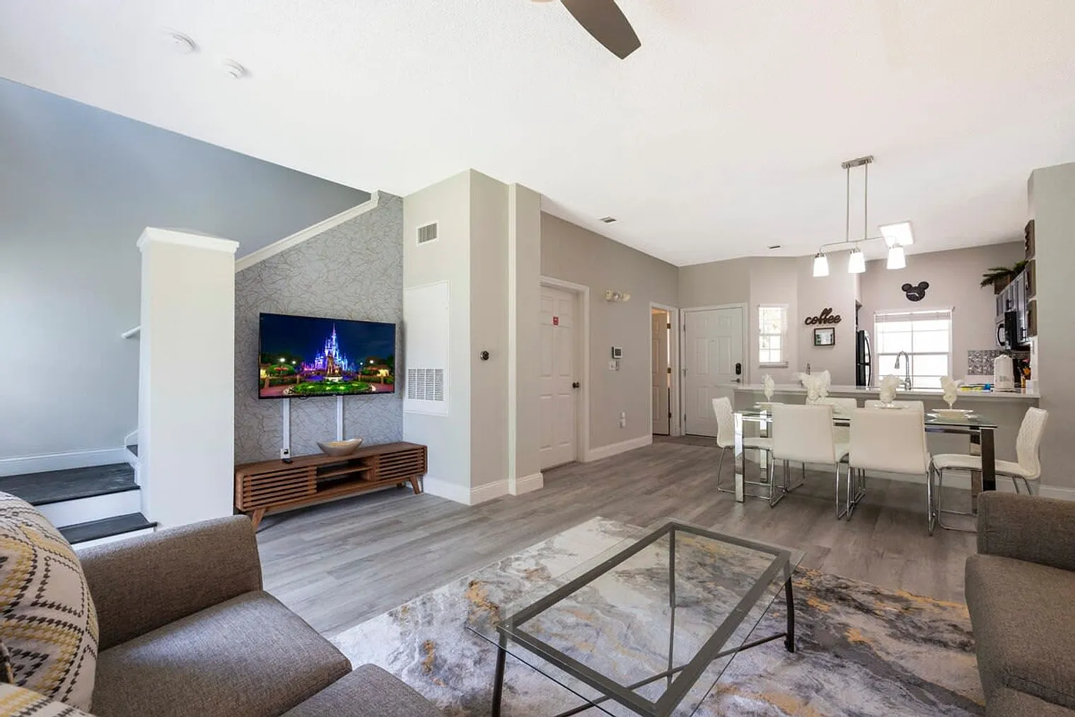 3 bed, 2.0 bath, 1399 sqft, $3,284 — Photo 3