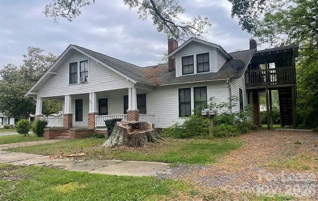 3 bed, 1352 sqft, $1,795 — Photo 1