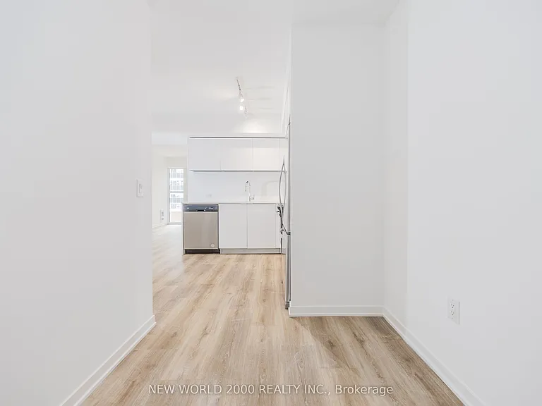 101 Roehampton Ave #2002 — Photo 7
