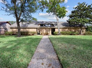 5100 Arrowhead Dr, Baytown, TX 77521
