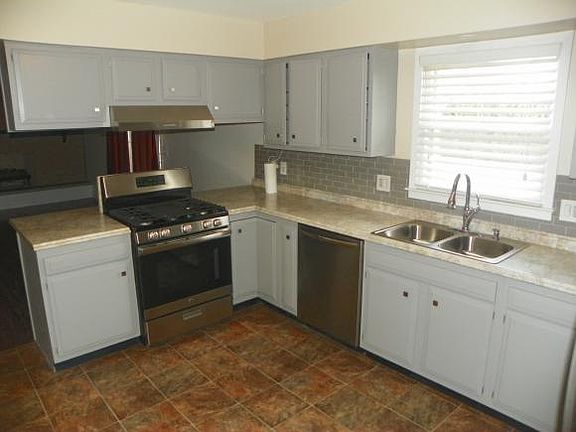 4th image of 616 Morning Glory Ln