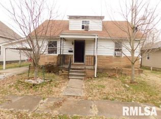 716 N 18th St, Herrin, IL 62948
