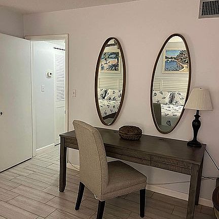5th image of 661 Poinsettia Ave N #105