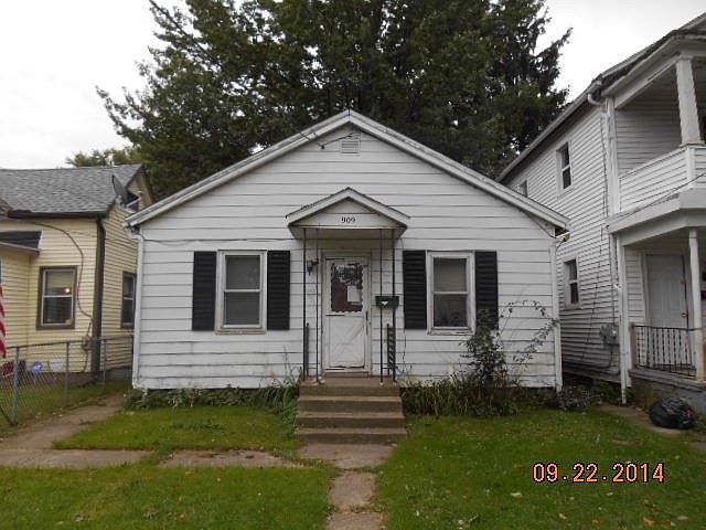 1st image of 905 1/2 E 7th St