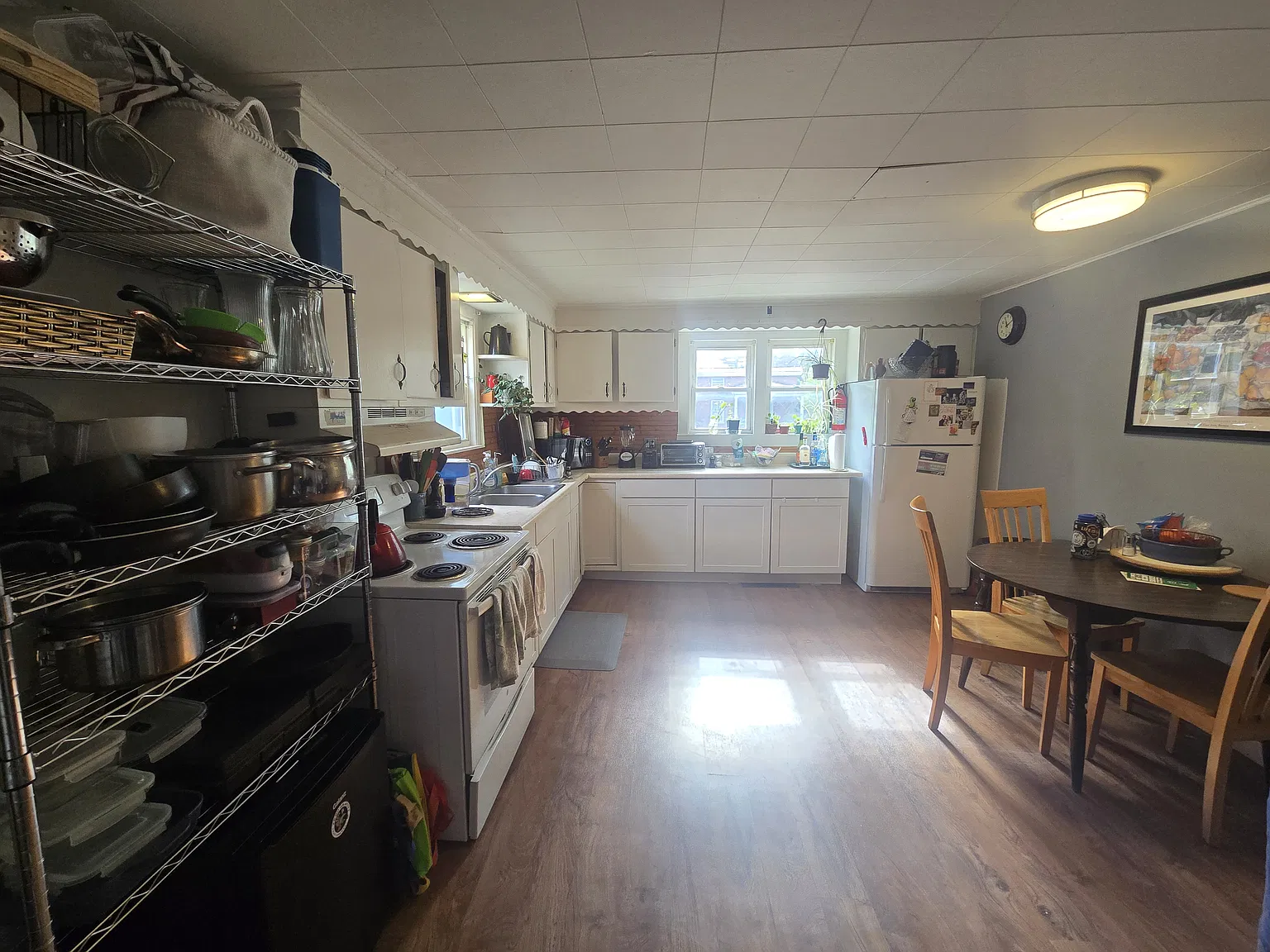 3 bed, 1200 sqft, $2,400 — Photo 3