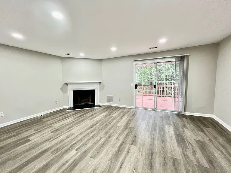 1804 Queen Anne Ct — Photo 7