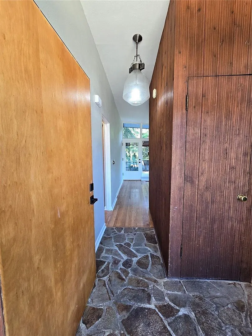 4Bd/2Ba Bellevue Home — Photo 2
