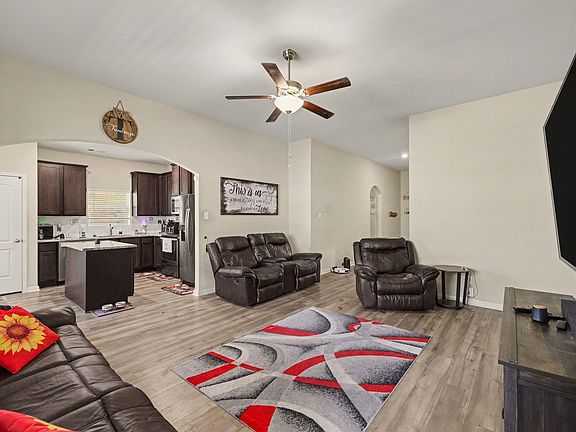 3rd image of 5216 Persimmon Dr