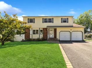 486 Thrift St, Ronkonkoma, NY